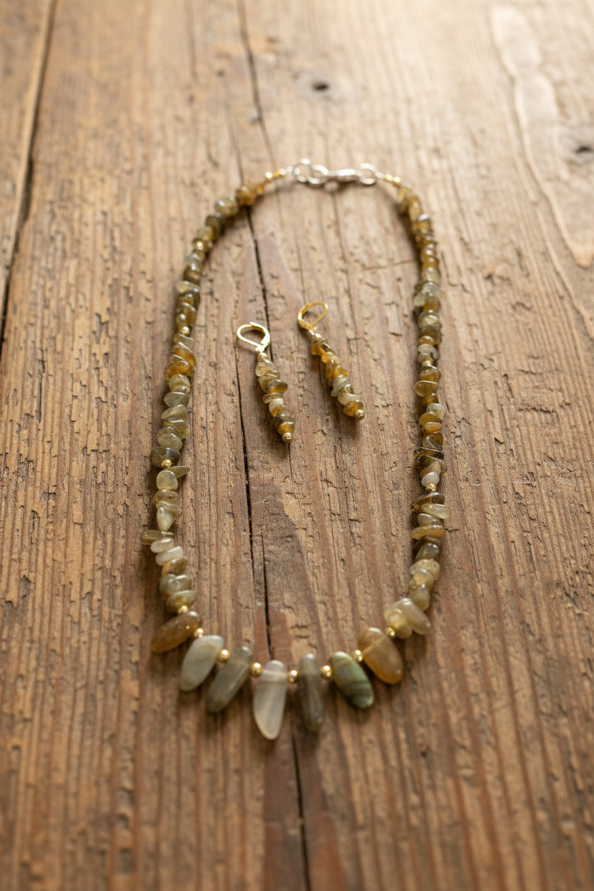Running Deer 0019 Labradorite Necklace and Earring Set